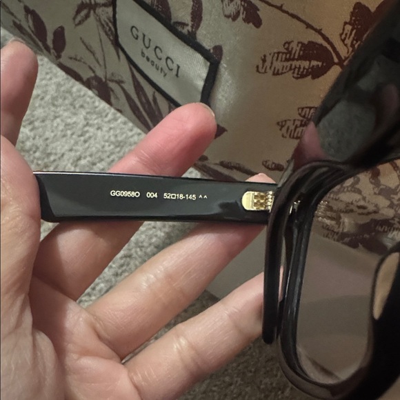 Gucci Black Rectangular Glasses with Matte Finish - Picture 5 of 5